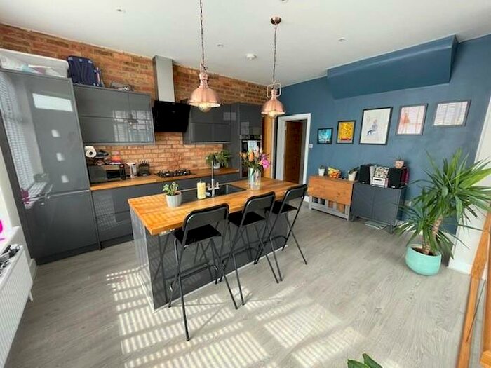 2 Bedroom Flat To Rent In Southbourne, BH5