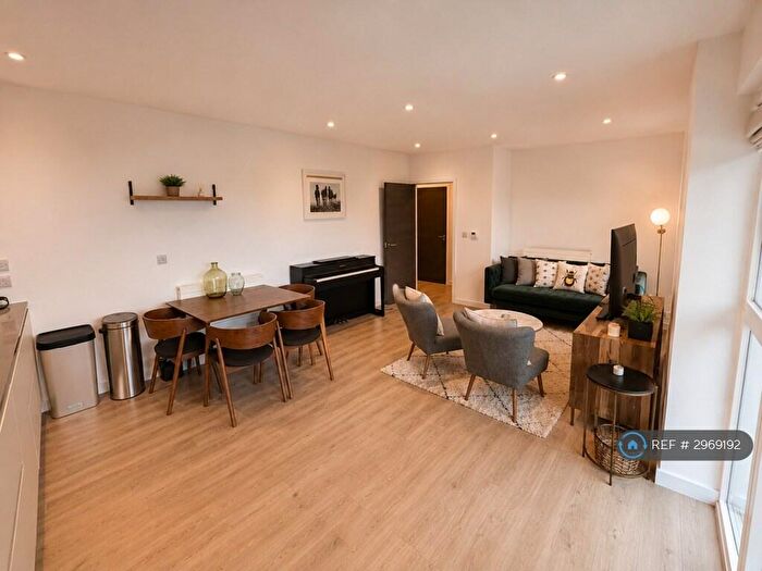 3 Bedroom Flat To Rent In Purbeck Gardens, London, SE26