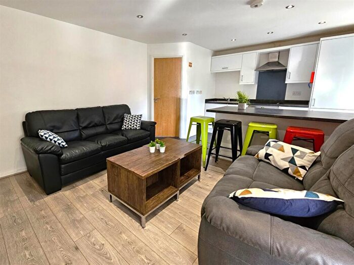 5 Bedroom Flat To Rent In Flat, The Forum, Tiverton Way - Group Saver!, CB1