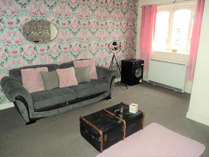 2 Bedroom Flat To Rent In Dunlop Close, Dartford, Kent, DA1