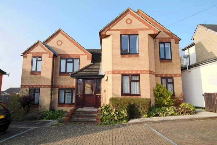 2 Bedroom Flat To Rent In Donkin Hill, Caversham, Reading, RG4