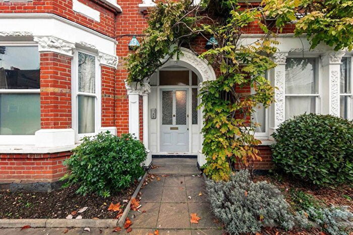 2 Bedroom Flat To Rent In Cautley Avenue, Abbeville Village, London, SW4