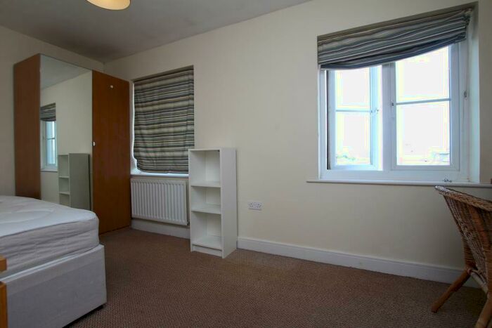 6 Bedroom Town House To Rent In Eastfields Road - Stoke Gifford, BS16