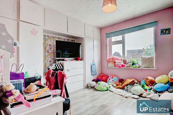 3 Bedroom Semi-Detached House For Sale In St James Lane, Coventry, CV3