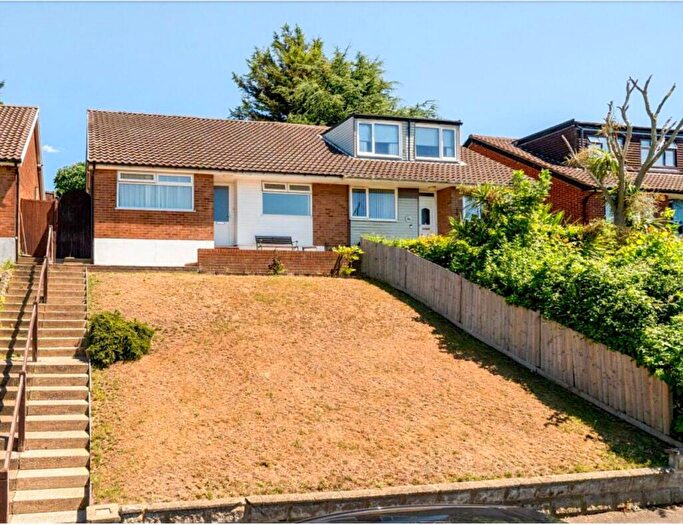 3 Bedroom Bungalow For Sale In Valley View, Greenhithe, Kent, DA9