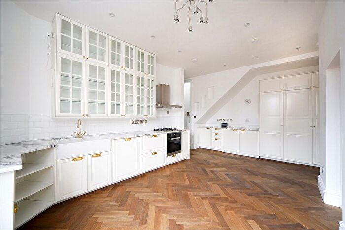 3 Bedroom Flat To Rent In Prince Of Wales Drive, Battersea, SW11