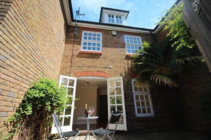 3 Bedroom Town House To Rent In Davy Court, Rochester, Kent., ME1