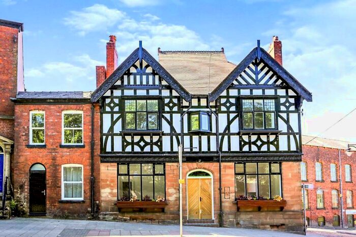 2 Bedroom Flat To Rent In The Thatched House, Churchgate, Stockport, SK1