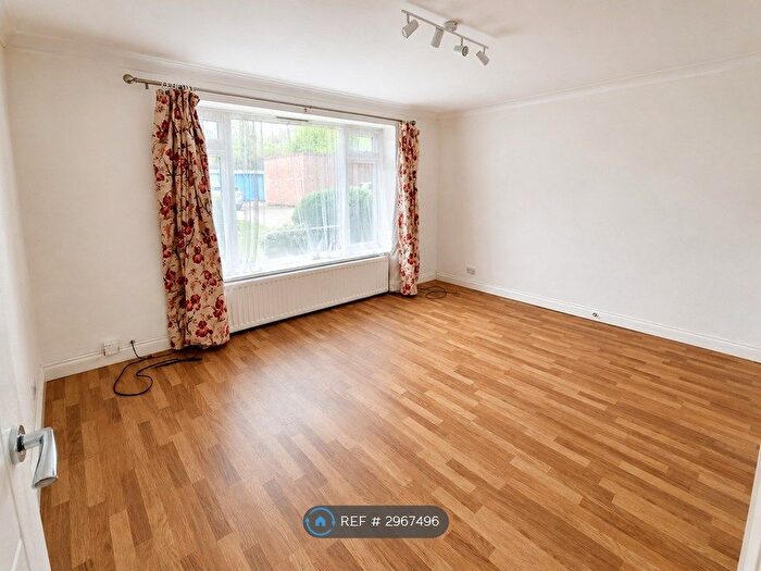 2 Bedroom Flat To Rent In Clifton Court, High Wycombe, HP11