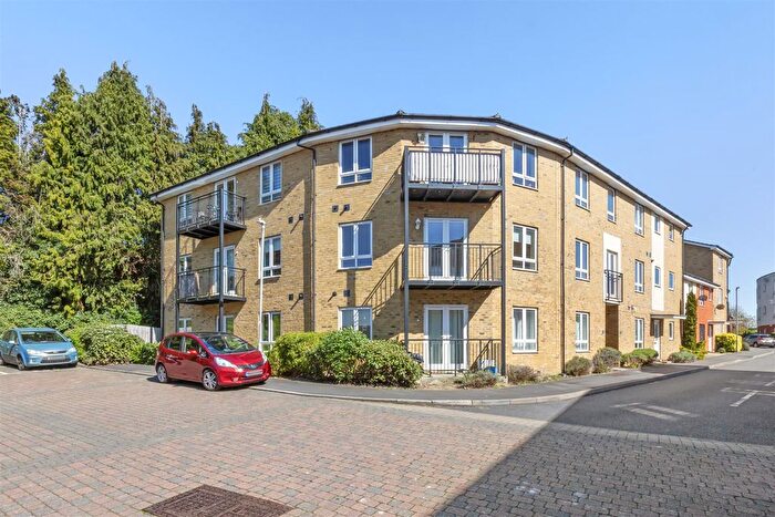 2 Bedroom Flat For Sale In The Roperies, High Wycombe, HP13