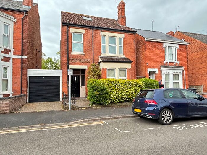 4 Bedroom Detached House For Sale In Henry Road, Gloucester, GL1