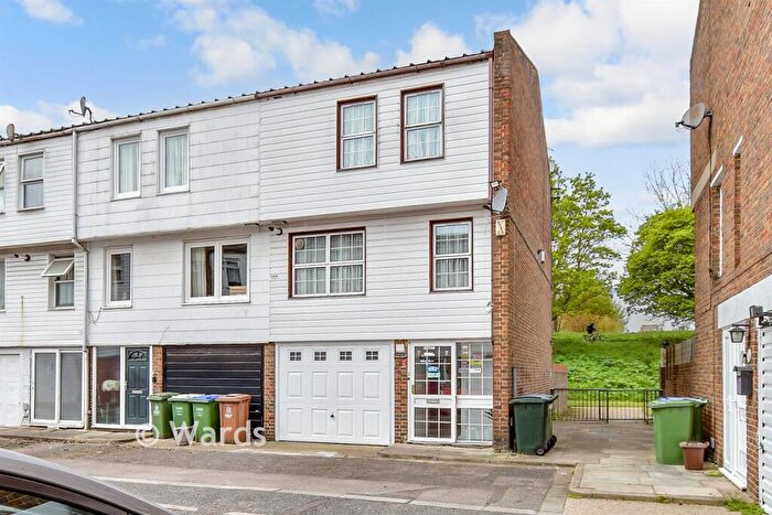 4 Bedroom Town House For Sale In St. Martin's Close, Erith, Kent, DA18