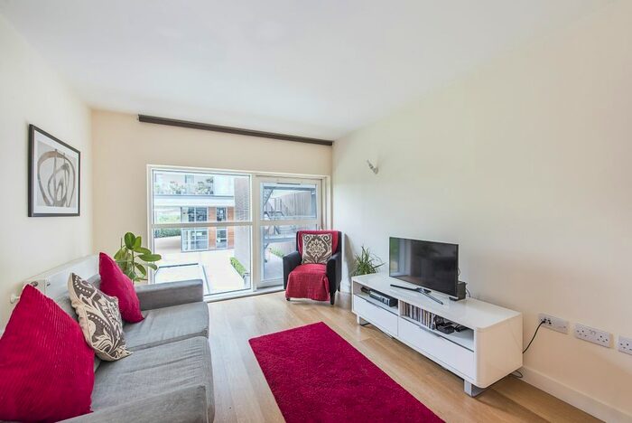 1 Bedroom Flat To Rent In Station Approach, Hayes, UB3