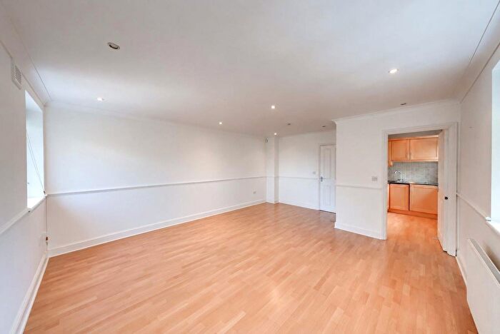 2 Bedroom Flat To Rent In Beverley Gate House, Whitelands Park, East Putney, SW15