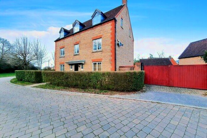 5 Bedroom Property To Rent In Tenby Grove, Milton Keynes, MK4