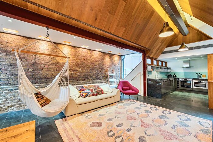 3 Bedroom Flat For Sale In Vine Hill, Farringdon, London, EC1R