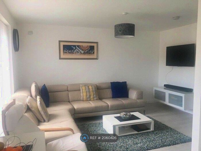 2 Bedroom Flat To Rent In Southgyle Broadway, Edinburgh, EH12