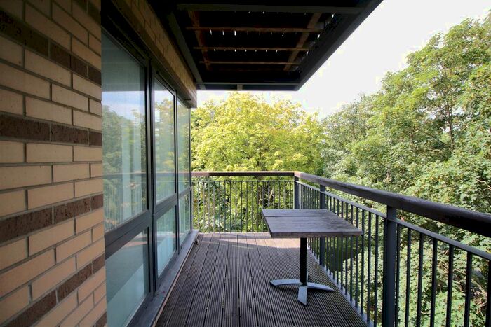 2 Bedroom Flat To Rent In Hicken Road, London, SW2