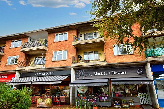 1 Bedroom Flat To Rent In High Oaks, St Albans, AL3