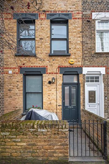 2 Bedroom House For Sale In Trevelyan Road, Forest Gate, E15