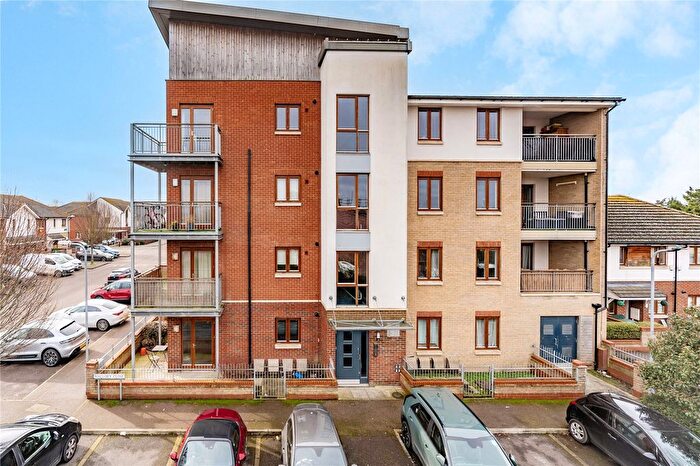 2 Bedroom Flat For Sale In Mallory Close, Gravesend, Kent, DA12