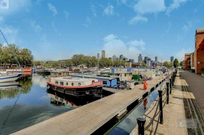 1 Bedroom Flat To Rent In Transom Close, London, SE16