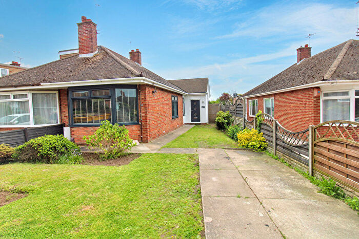 2 Bedroom Semi-Detached Bungalow For Sale In Chestnut Avenue, Bradwell, Great Yarmouth, NR31