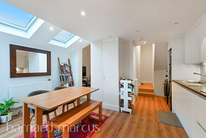 2 Bedroom Flat To Rent In Chiswick Road, Chiswick, London, W4