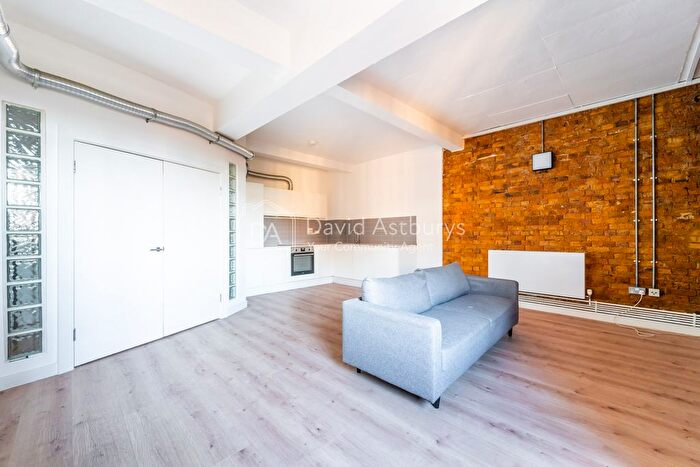 2 Bedroom Flat To Rent In Tyssen Street, Dalston, London, E8