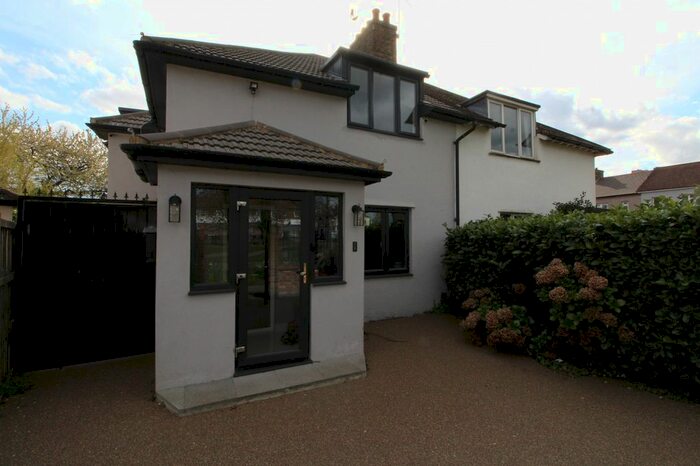 4 Bedroom Semi-Detached House To Rent In Erith Road, Erith, Kent, DA8