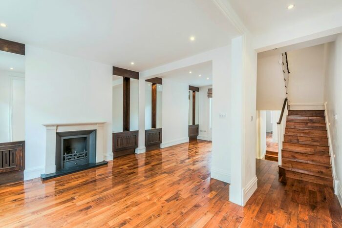 5 Bedroom Detached House To Rent In Birch Grove, Tadworth, KT20