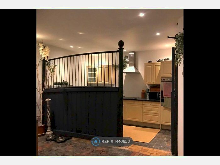 3 Bedroom Semi-Detached House To Rent In Wellington Place, Sandgate, CT20