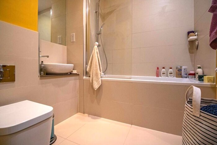2 Bedroom Apartment To Rent In Seekings Close, Trumpington, Cambridge, CB2