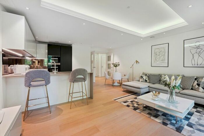 2 Bedroom Flat To Rent In Chambers Park Hill, London, SW20