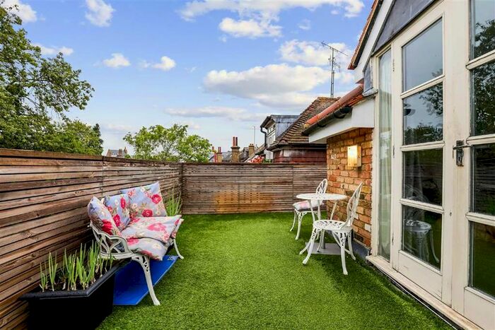 2 Bedroom Flat To Rent In High Street, Hampton Wick, Kingston Upon Thames, KT1