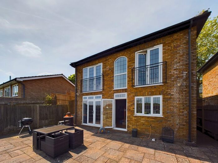 3 Bedroom Detached House To Rent In Riddlesdown Road, Purley, CR8