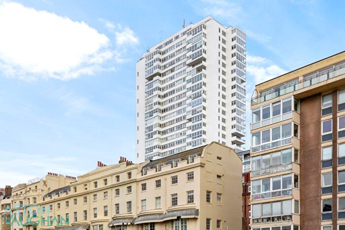 2 Bedroom Flat For Sale In Sussex Heights, St. Margarets Place, Brighton, East Sussex, BN1