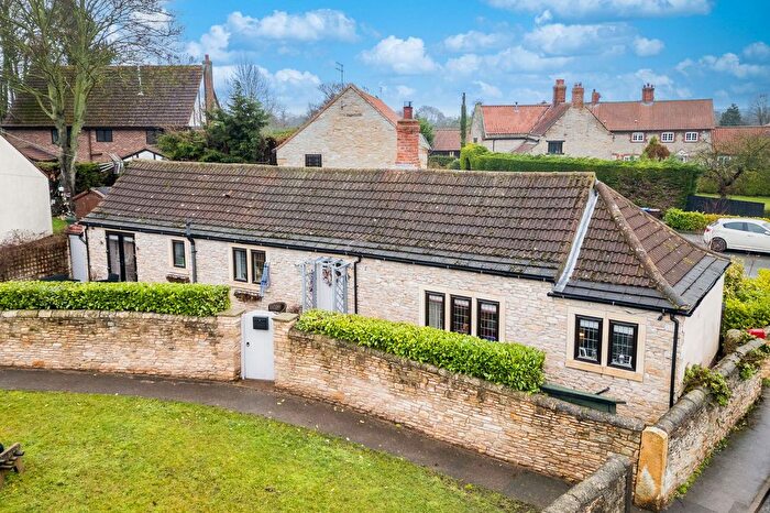 2 Bedroom Bungalow For Sale In Northfield Close, Womersley, Doncaster, DN6