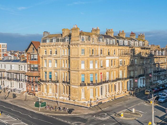 2 Bedroom Flat For Sale In Kings Gardens, Hove, BN3