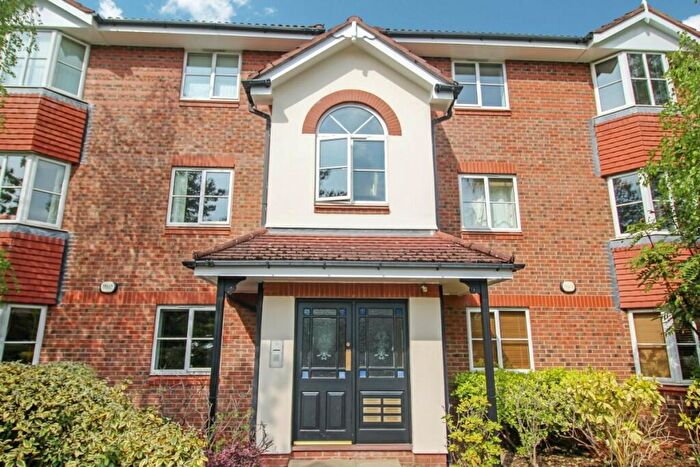 2 Bedroom Apartment To Rent In Tiverton Drive, Wilmslow, Cheshire, SK9