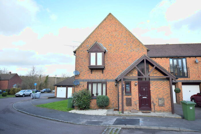 2 Bedroom Flat To Rent In Coney Grange, Warfield, RG42