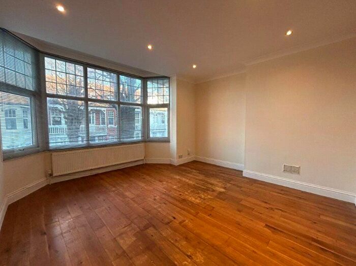 3 Bedroom Property To Rent In Princes Road, London, TW10