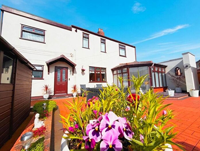 3 Bedroom Detached House For Sale In Hill Street, Rhostyllen, Wrexham, LL14