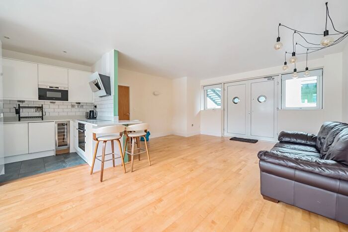 2 Bedroom Flat To Rent In Royal Oak Yard, London, SE1