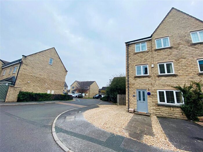 4 Bedroom End Of Terrace House For Sale In Birkhead Close, Kirkburton, Huddersfield, West Yorkshire, HD8