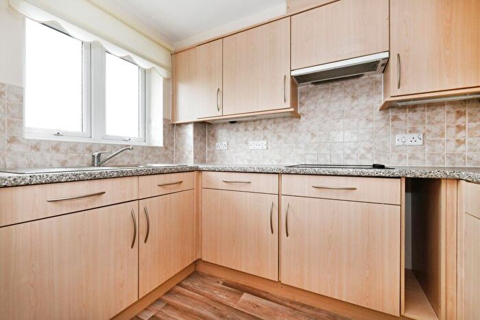 1 Bedroom Flat For Sale In Junction Road, Brentwood, Essex, CM14