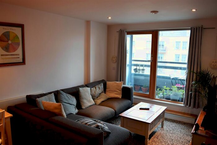 2 Bedroom Flat To Rent In The Gateway West, Leeds, West Yorkshire, LS9