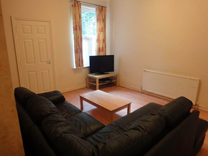 5 Bedroom Semi-Detached House To Rent In Club Garden Road, Sheffield, S11