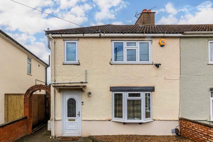 3 Bedroom Flat To Rent In Fleece Road, Long Ditton, Surbiton, KT6