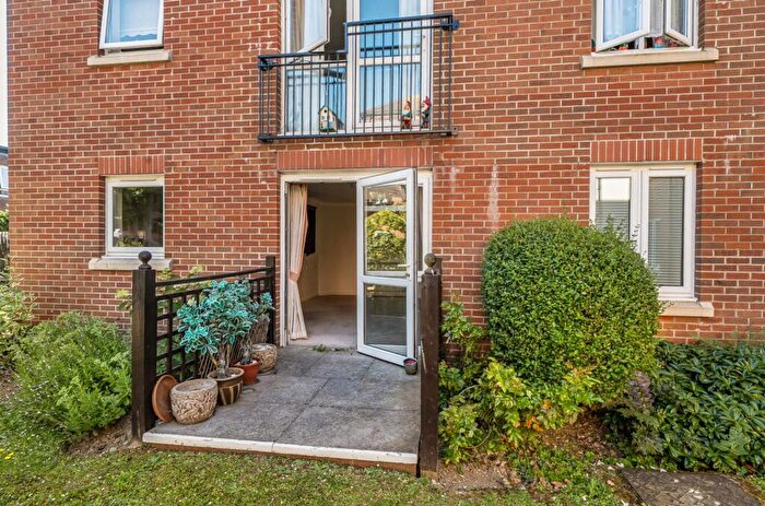 1 Bedroom Flat For Sale In Stockbridge Road, Chichester, PO19